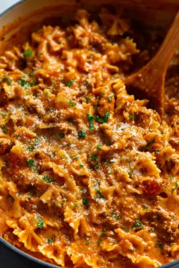 One pot creamy tomato beef pasta