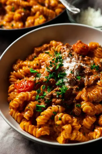One pot creamy tomato beef pasta