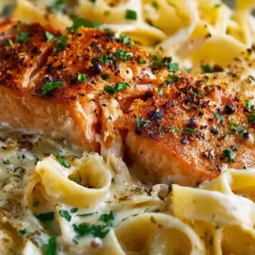 Creamy Garlic Butter Salmon Fettuccine That Delights Every Bite