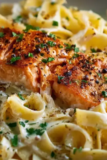 Creamy Garlic Butter Salmon Fettuccine That Delights Every Bite